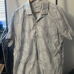 Outerknown Light Grey White Sand Dollar Print Short Sleeve Button Down Large Men